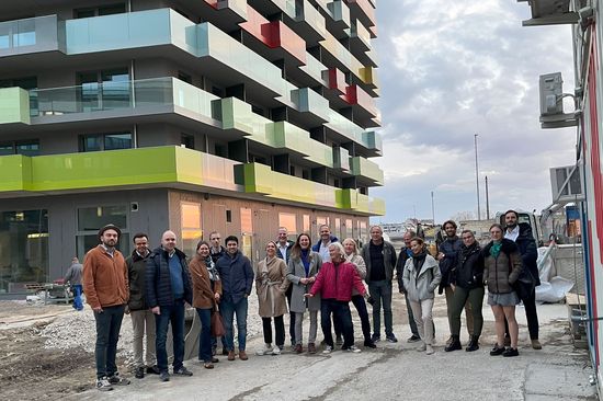 ImmoABS Besichtigungsgruppe vor dem DS 90