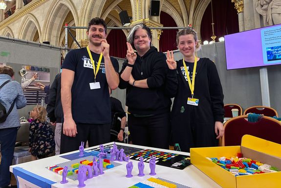 Das Team hinter "Access Tech" gebärdete "TUW".