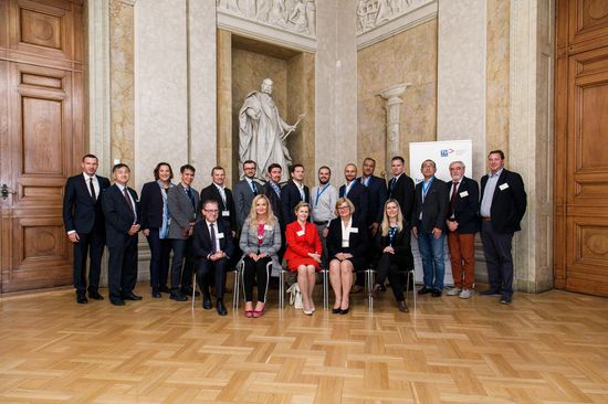 Die TeilnehmerInnen, mit den Lehrgangsleitern, sowie den Vertretern der TU Wien und der STU Bratislava