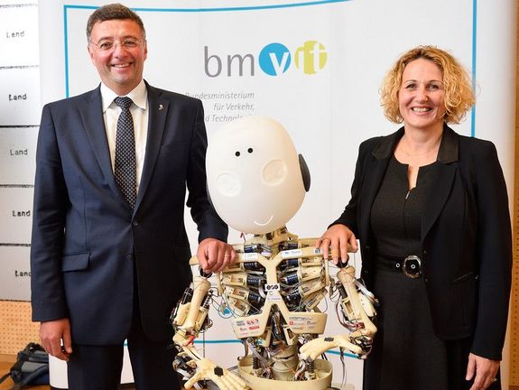 Gemeinsame Foto mit einem Roboter