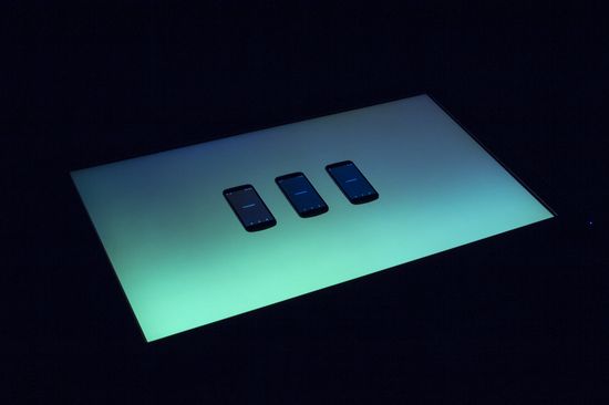 Beim Konzert kommt auch eine eigens entwickelte Smartphone-App zum Einsatz, mit Hilfe derer alle Besucher_innen interaktiv beim Konzert teilnehmen können.