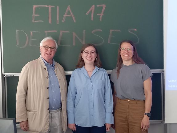 Andreea Mitu with Anke Schaffartzik and Academic Director Hans Puxbaum