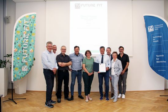 Christian Bauer (Dekan der Fakultät für Maschinenwesen und Betriebswissenschaften), Wolfgang Kastner (Vizerektor Digitalisierung und Infrastruktur), Norbert Görtz (Dekan der Fakultät für Elektrotechnik und Informationstechnik), Ronald Blab (Dekan der Fakultät für Bau- und Umweltingenieurwesen), Ute Koch (Vizerektorin Personal), Jens Schneider (Rektor), Andrei Pimenov (Dekan der Fakultät für Physik), Gertrude Kappel (Dekanin der Fakultät für Informatik), Norbert Trolf (Studiendekan der Fakultät für Architektur und Raumplanung)