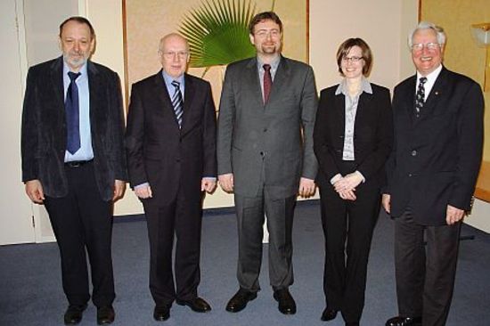 v.l.n.r.: Prof. Dr. techn. Wilhelm Höflinger, Prof. Dr.-Ing. Joachim Werther, Dr.techn. Heimo Rud, Maike Toivonen (Vorsitzende der Möller-Stiftung), Dr.-Ing. Hermann Möller ©DECHEMA e.V.