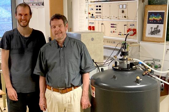 Janek Wettstein and Andrei Pimenov in the lab