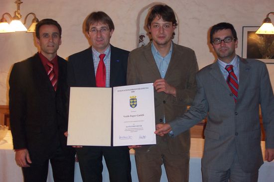 v.l.n.r.: Karl Ponweiser (Institut für Thermodynamik und Energiewandlung der TU Wien), Erich Brunnauer (GF Voith Paper), Martin Egger (FH Wels, TU-Absolvent), Norbert Karner (Voith Paper, Projektleiter BoostDryer und TU-Absolvent)