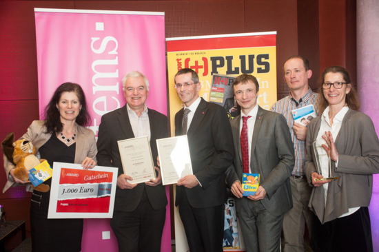 Gruppenfoto mit den Auszeichnungen