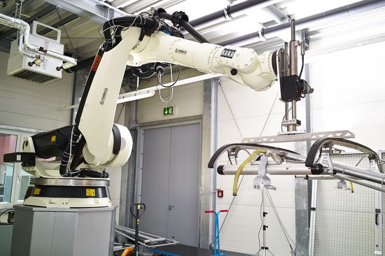 Der Pantographen-Prüfstand der TU Wien, aufgebaut in Zusammenarbeit mit MELECS MWW GmbH.