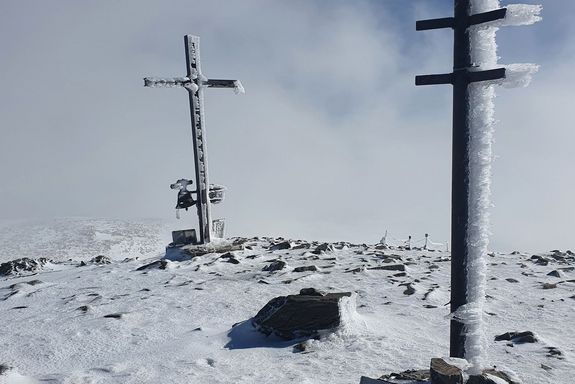 Berg mit Kreuz