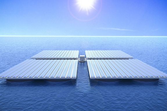 Plattformen, die stabil auf dem Wasser treiben