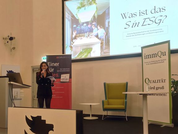 [Translate to English:] Präsentation der Masterthese, Marianne Sar