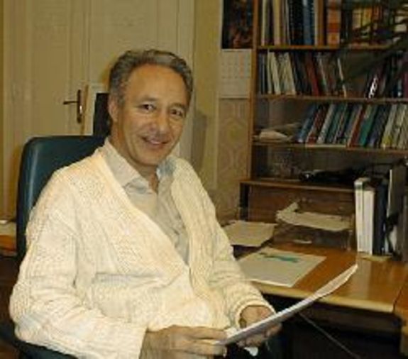 Helfende Hände (Copyright: Stephanie Hofschlaeger, www.pixelio.de)