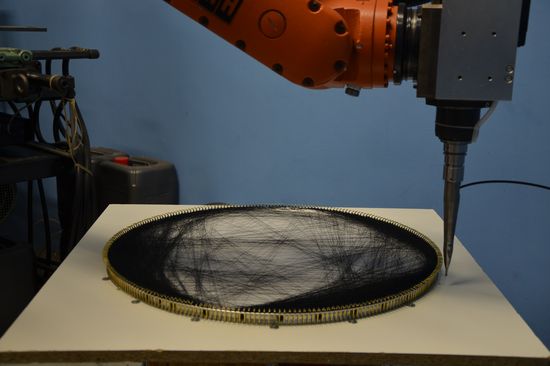 Der Roboterarm erzeugt ein Bild von Albert Einstein