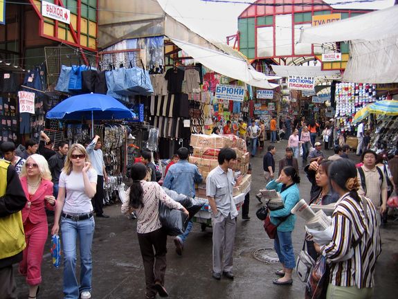 v.l.n.r.: Vizerektor Paul Jankowitsch (TU Wien), Rektorin Sabine Seidler (TU Wien), DI Felix Friembichler (VÖZ), KR Mag. Rudolf Zrost (VÖZ)