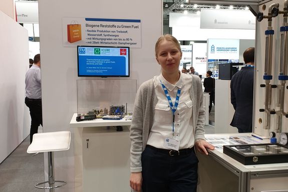 Anna Mauerhofer (TU Wien) at the TU Wien stand.