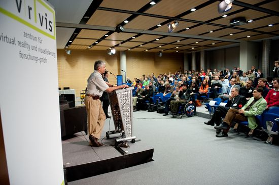 Prof. Dr. Steven K. Feiner bei seinem Vortrag beim Visual Computing Trends 2009 Symposium: Professor Dr. Steven K. Feiner von der Columbia University beschreibt seine Vision der Zukunft von Augmented und Virtual Reality beim Symposium "Visual Computing Trends 2009" am 28.1.2009 im TechGate Vienna.