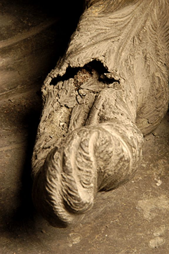 Angegriffener Zinnteil