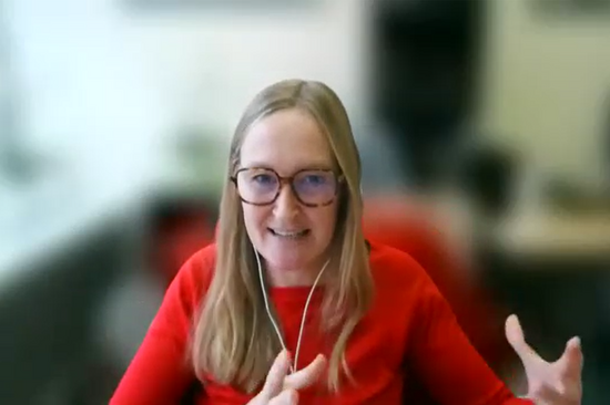 Screenshot von Trine Jensen im Video.