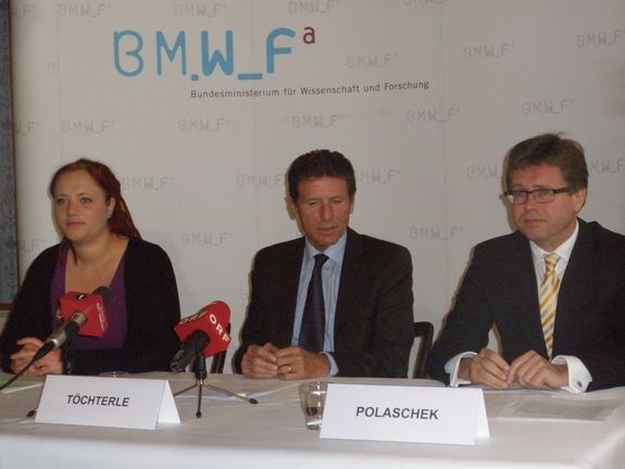 ÖH-Vorsitzende Janine Wulz, Minister Karlheinz Töchterle, Vizerektor Martin Polaschek (Vorsitzender des Forums Lehre in der Universitätenkonferenz)