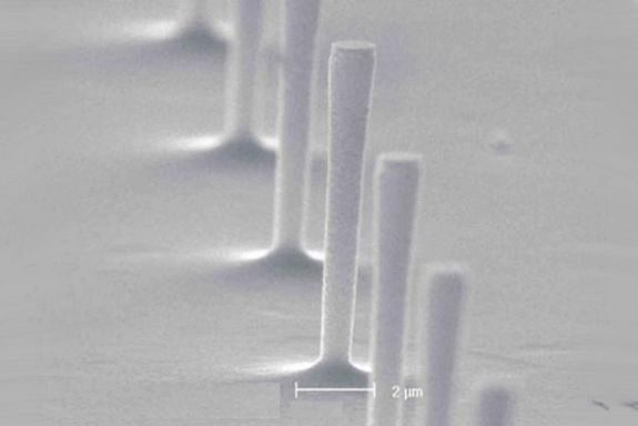 Elektronenmikroskopische Aufnahme von Mikroresonatoren mit Quantendots