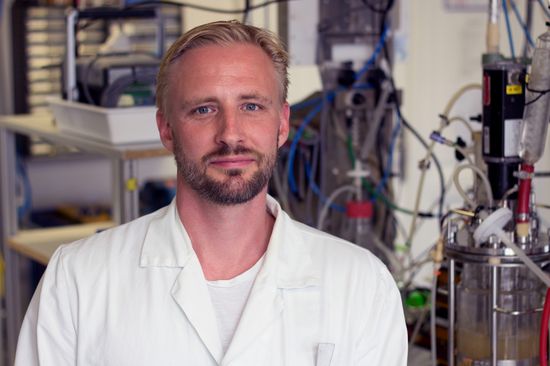 Der Wissenschaftler Oliver Spadiut im Labor