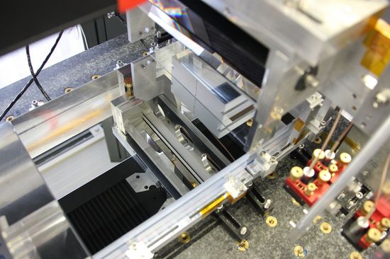 Der Versuchsaufbau mit dem Neutronenspiegel