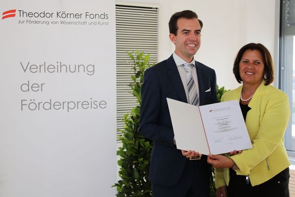 Preisträger Danny Müller und Renate Anderl, Präsidentin der Arbeiterkammer und Kuratoriumspräsidentin des Theodor Körner Fonds. Foto: Ernst Müller 