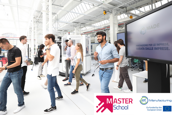 Studierende auf dem Weg in den Hörsaal