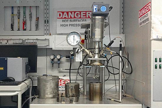 1L steel reactor in the laboratory of Miriam Unterlass 1L steel reactor in the laboratory of Miriam Unterlass