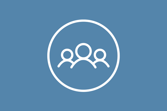 Unser Icon "Team" auf mittelblauem Hintergrund