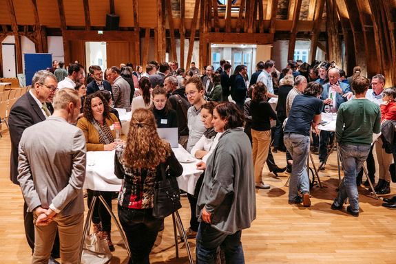 People standing around tables at the historic TUW-Kuppelsaal