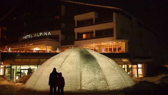 Eiskuppel bei Nacht