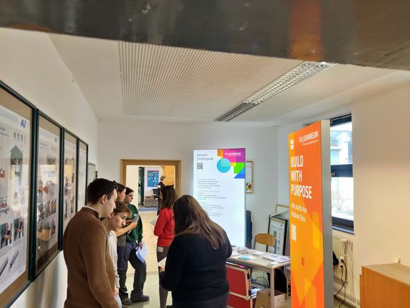 Booth of other exhibitors (2)