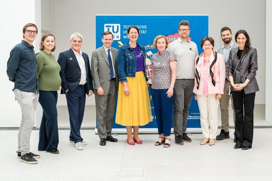 Gruppenfoto: Laurenz Katamay, Nicole Moneta, Michael Hoch, Robert Gulla, Jasmin Gründling-Riener, Karola Kraus, Stefan Kreppel, Elfriede Baumann, Benedikt Hochwartner und Lena Arends(von links)