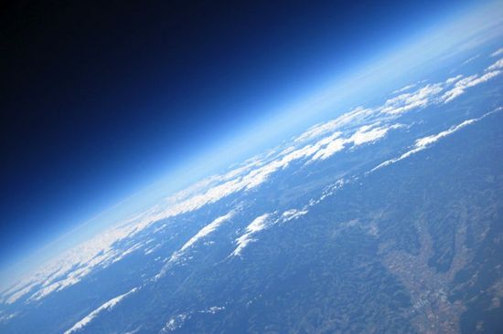 Blick vom Rand des Weltraums (35 km Höhe) – aufgenommen von einem Ballon des ÖWF im Oktober 2008 (Foto: ÖWF)