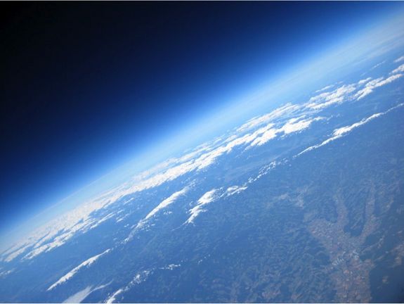 Blick vom Rand des Weltraums (35 km Höhe) – aufgenommen von einem Ballon des ÖWF im Oktober 2008 (Foto: ÖWF)