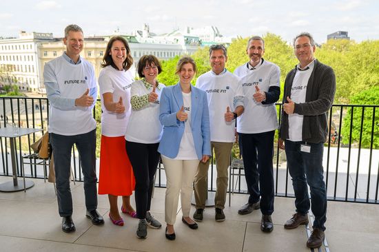 Rektoratsteam auf Terasse