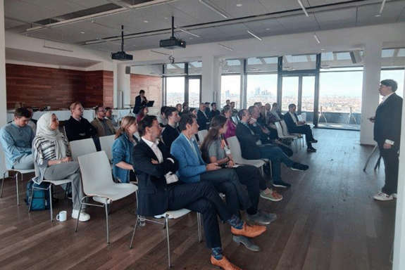 Lateral view of the audience and the speaker