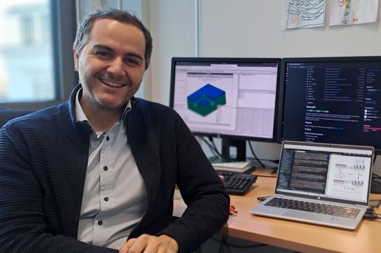 Lado Filipovic an seinem Computer