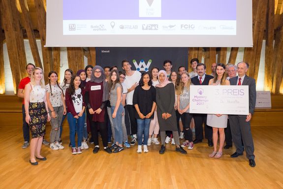 3. Preis: Die Henrietten: BRGORG15; 1150 Wien; 4B