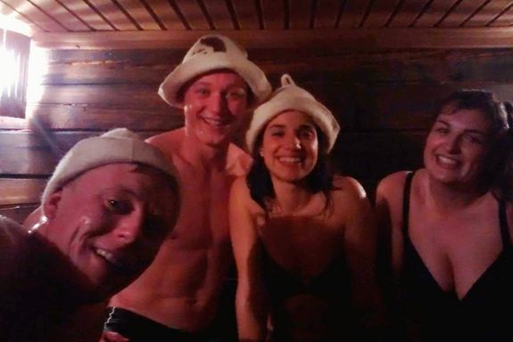 Leute in Sauna