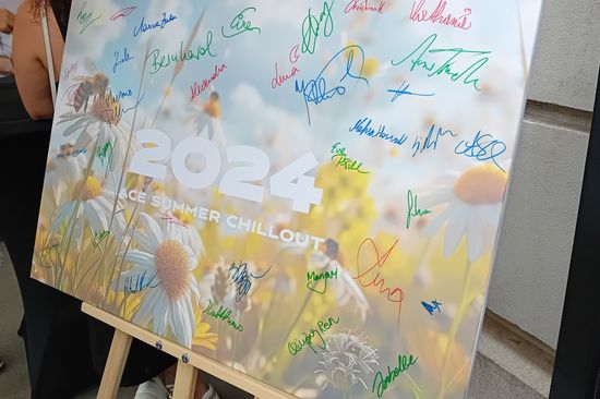 Leinwand mit Unterschriften