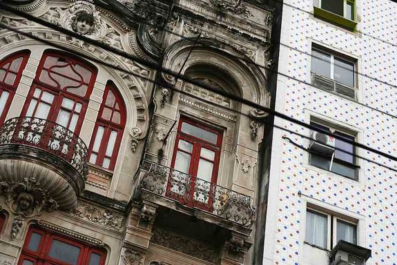 Kulturelle Grenz-Räume in der Stadt: Kolonialstil trifft Siebzigerjahre (Salvador de Bahia, Brasilien)