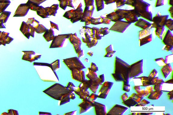 Durch Hitze können die Kristalle dann in Polymere umgewandelt werden.