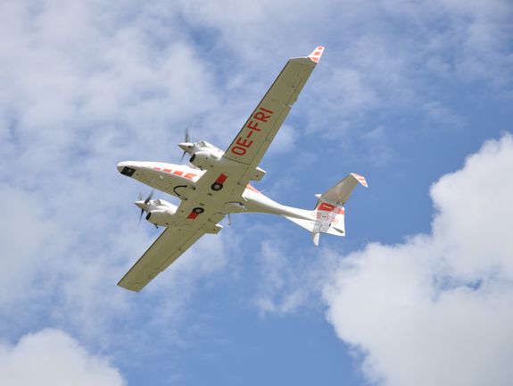 Mit solchen Flugzeugen wird die Erdoberfläche gescannt. [3]