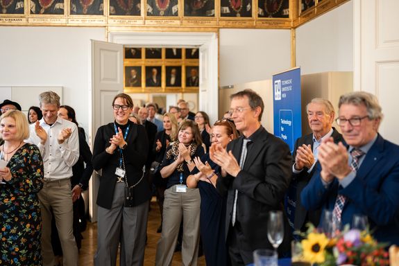 Weggefährt_innen, (ehemaligen) Kolleg_innen bei der Eröffnung