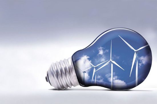 Windräder in einer Glühbirne