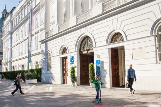TU Wien Hauptgebäunde Eingang