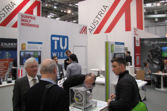 Gruppe von Menschen auf der Messe