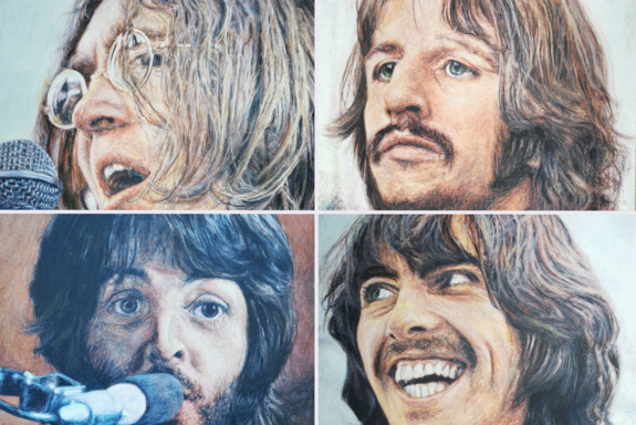 Die Köpfe der vier Beatles in fotorealistischer Porträtmalerei. Viergeteiltes Bild.